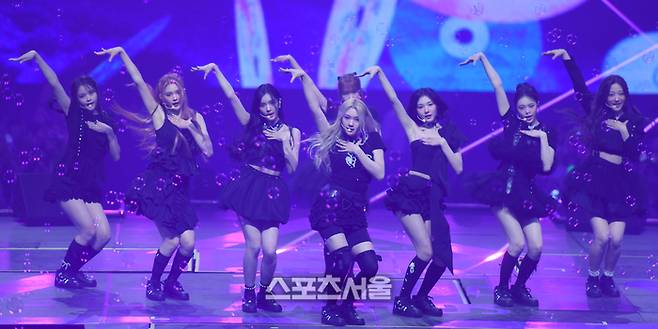 하츠투하츠가 21일 인천 인스파이어 아레나에서 열린 제34회 서울가요대상에서 공연을 하고 있다. 인천 | 최승섭기자 thunder@sportsseoul.com