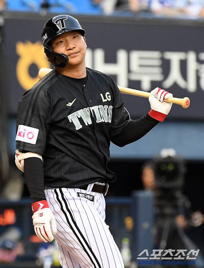 18일 잠실구장에서 열린 LG 트윈스와 NC 다이노스의 경기. LG 문보경이 숨을 고르고 있다. 잠실=박재만 기자 pjm@sportschosun.com/2025.06.18/