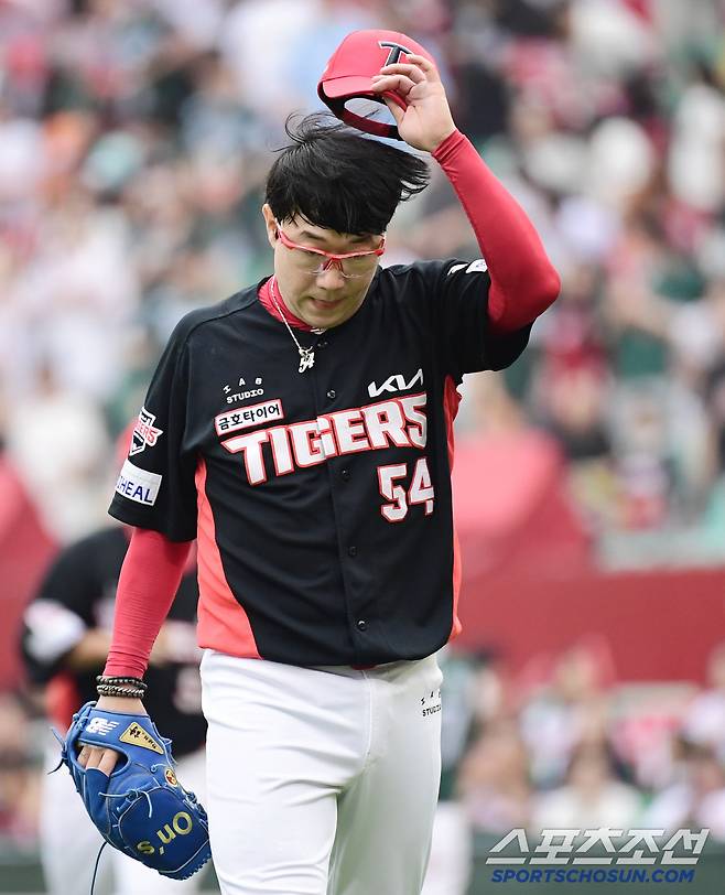 21일 인천 SSG랜더스필드에서 열린 SSG와 KIA의 경기. 3회 투구를 마친 KIA 양현종. 인천=송정헌 기자songs@sportschosun.com/2025.06.21/