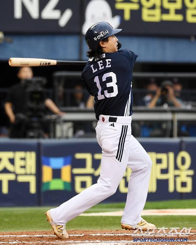 21일 잠실구장에서 열린 LG 트윈스와 두산 베어스의 경기. 두산 이유찬이 타격을 하고 있다. 잠실=박재만 기자 pjm@sportschosun.com/2025.06.21/