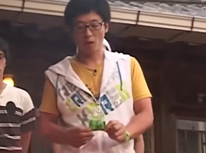 '라면스프'를 마법의 가루라는 명칭으로 사용했던 예능인 유재석 님. 'SBS 패밀리가 떴다' 방송 갈무리.