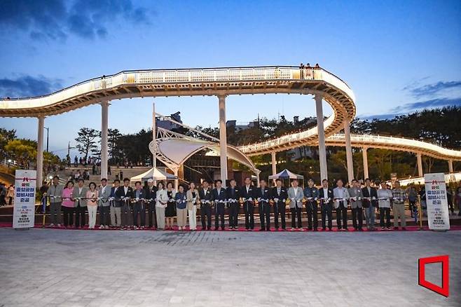 경북 문경시가 지난 19일 중앙공원 정비사업 준공식을 개최하고 있다.