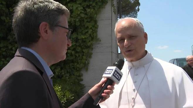 19일 이탈리아 공영방송 TG1 채널과 인터뷰하는 교황 레오 14세./TG1