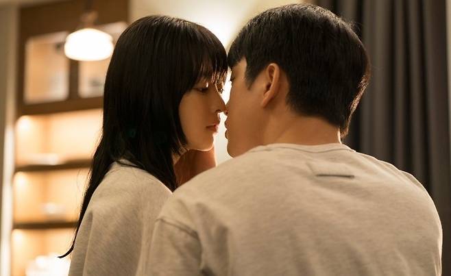 미지의 서울' 연인 된 박보영과 박진영, 입맞춤 1초 전 포착. 뉴스1