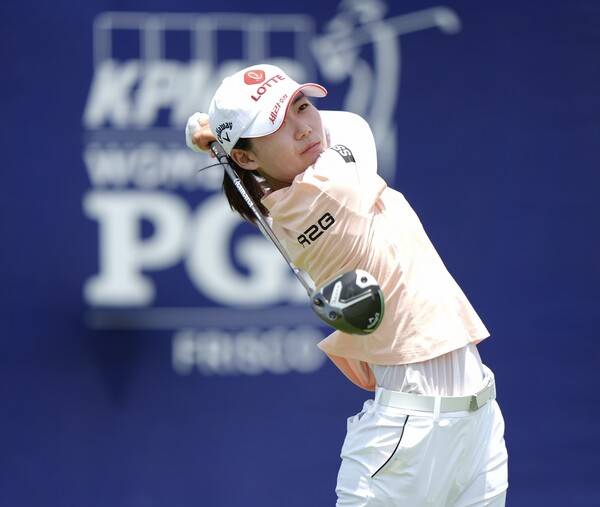 양희영, 김효주, 방신실, 최혜진, 리디아 고, 고진영, 윤이나, 전인지, 넬리 코다, 황유민, 김아림, 박성현, 이정은6, 김세영, 유해란 프로 등이 출전한 2025년 미국여자프로골프(LPGA) 투어 메이저 골프대회 KPMG 위민스 PGA챔피언십 1라운드에서 황유민 프로가 경기하는 모습이다. 사진제공=2025 PGA of America