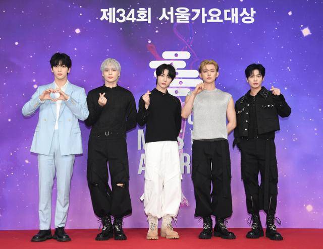 투모로우바이투게더가 '제34회 서울가요대상'에서 최고앨범상과 최고음원상을 모두 품에 안았다. '서울가요대상' 조직위원회 제공