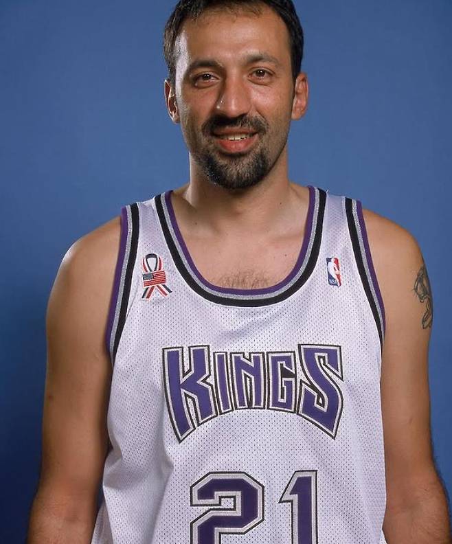 과거 새크라멘토 시절 블라디 디박의 모습. @officialvladedivac