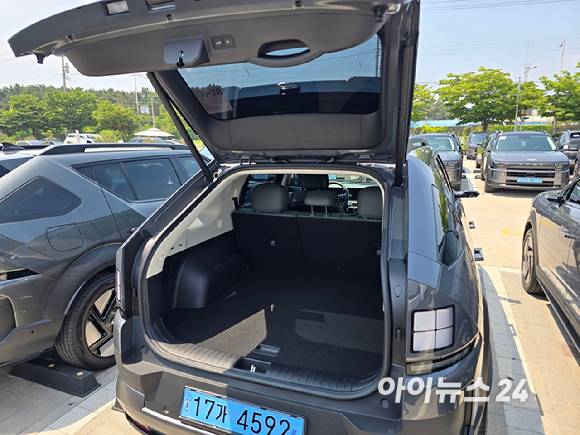 현대차 '디 올 뉴 넥쏘' 트렁크 공간. [사진=김종성 기자]