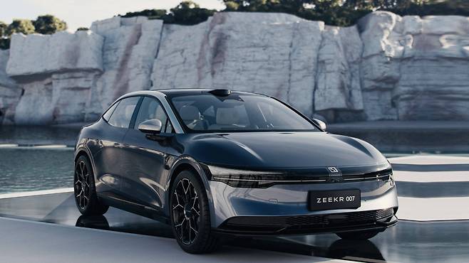 지커 007, 고급 전기차 세단으로 중국에서 4천만 원대에 팔리고 있다(사진: 지리자동차)