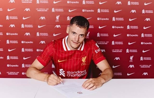 비르츠는 리버풀 팬들에게 “응원해주셔서 감사하다. SNS나 다른 곳에서 나의 이적을 기다리고 있다는 걸 봤다. 정말 감사하다. 팬들 앞에서 뛰고 함께 큰 성과를 이루는 것에 기대된다. 정말 행복하다. 오래 기다리게 해서 죄송하다”며 인터뷰를 마무리했다. 사진=리버풀 공식 홈페이지