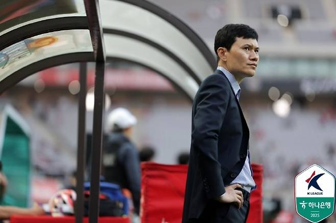 강원 FC 정경호 감독. 사진=한국프로축구연맹