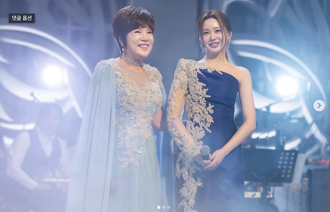 트로트가수 김연자와 홍지윤. [홍지윤 인스타그램 캡처]