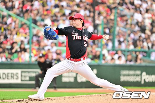 [OSEN=인천, 박준형 기자] 21일 오후 인천 SSG랜더스필드에서 ‘2025 신한 SOL BANK KBO리그’ SSG 랜더스와 KIA 타이거즈의 경기가 진행됐다.이날 SSG는 김광현을, KIA는 양현종을 선발투수로 내세웠다.1회말 KIA 양현종 선발투수가 역투하고 있다.   2025.06.21 / soul1014@osen.co.kr