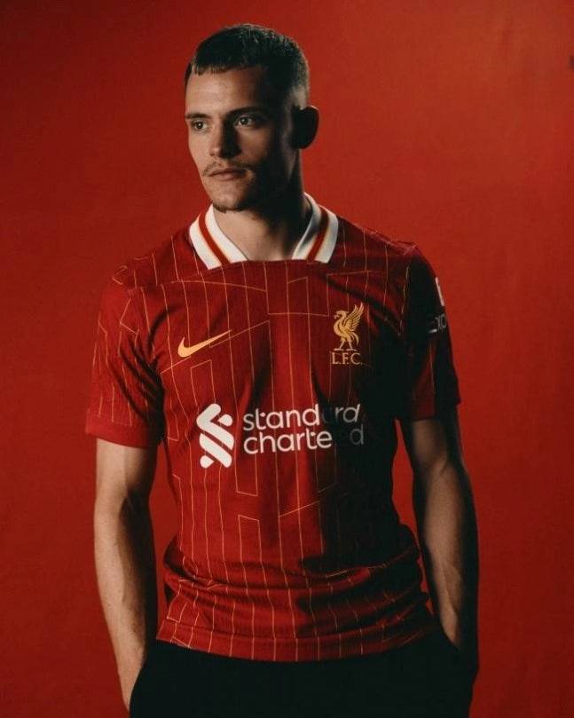 ▲ 비르츠는 독일 국적의 공격형 미드필더이며, 탁월한 기술력과 경기 조율 능력, 결정력 등 많은 능력을 갖춘 선수다. 2020년 바이어 04 레버쿠젠으로 이적한 뒤, 고작 17세에 분데스리가 데뷔전을 치렀다. 같은 해에 리그 최연소 득점 기록까지 세우며 많은 주목을 받았다.