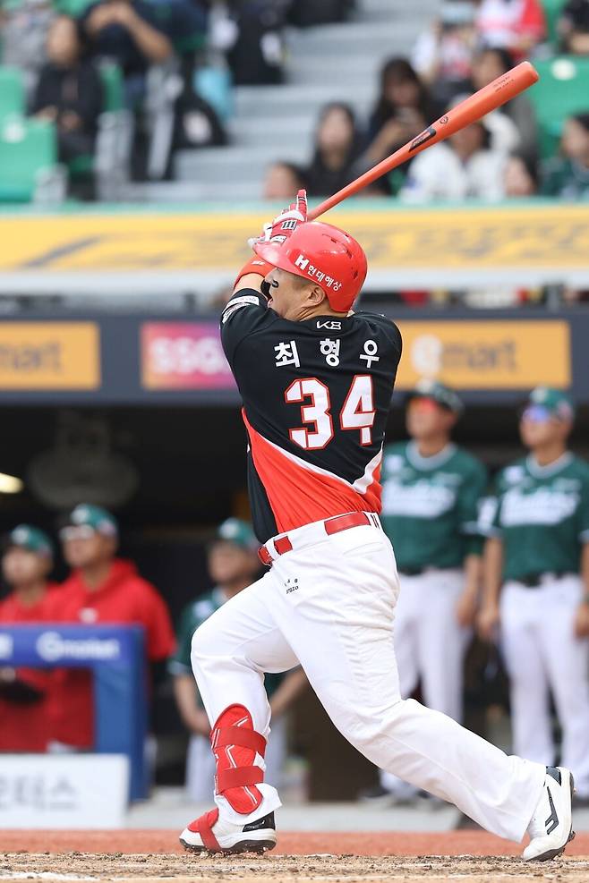 ▲ 5회 결정적인 3점 홈런으로 해결사 면모를 과시한 최형우 ⓒKIA타이거즈
