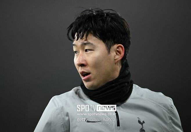 ▲ BBC는 "한국에서 지내는 시간 손흥민의 다양한 활동 참여가 아마 주최측과 합의되었을 것이다. 반드시 계약을 이행해야 한다"고 밝혔다. 사실상 토트넘이 주최측과 마찰이 없기 위해 손흥민을 8월까지는 묶어두는 어색한 동거를 이어갈 것이라는 전망이다.