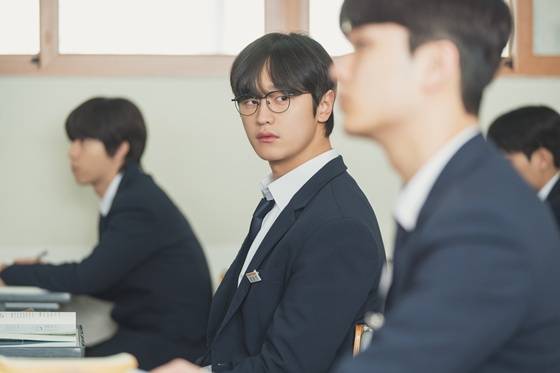 '원' 윤기 역의 김도완