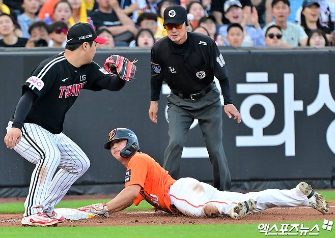 14일 오후 대전 한화생명 볼파크에서 열린 '2025 신한 SOL Bank KBO리그' LG 트윈스와 한화 이글스의 경기, 5회말 2사 1루 한화 이원석이 2루 도루에 성공한 후 공이 뒤로 빠지자 3루까지 달리고 있다. 엑스포츠뉴스DB