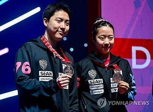 도하 세계선수권 때 혼합복식 동메달을 합작한 신유빈(오른쪽)과 임종훈 [대한탁구협회 제공. 재판매 및 DB 금지]