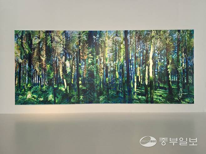 변연미 작가의 작품 '스펙트럼 숲 15-12'. 이준도기자