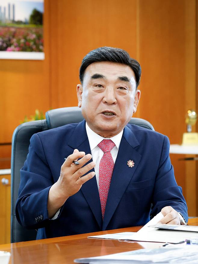 김두겸 울산시장이 취임 3주년을 맞아 울산시청 시장실에서 본지와 대담을 진행하고 있다. 이수화 기자