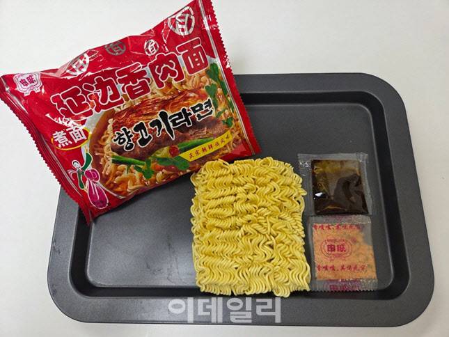 향고기라면 내부 구성물의 모습. (사진=한전진 기자)