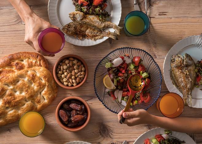 신장이 망가지는 가장 큰 원인은 당뇨병이다. 이어 고혈압, 사구체신염 등이다. 음식 조절과 운동을 통해 이런 기저질환을 예방하고 관리하는 것이 중요하다.   [사진=게티이미지뱅크]