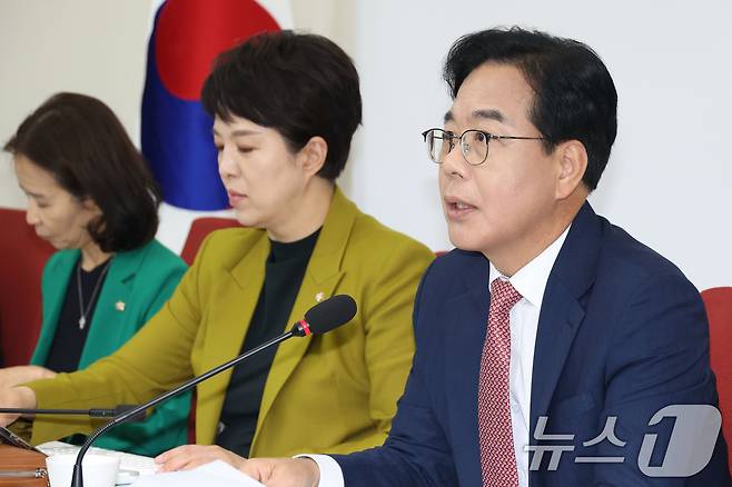 송언석 국민의힘 원내대표가 22일 오후 서울 여의도 국회에서 이재명 대통령과 여야 지도부 오찬 관련 기자간담회를 하고 있다. 2025.6.22/뉴스1 ⓒ News1 이광호 기자