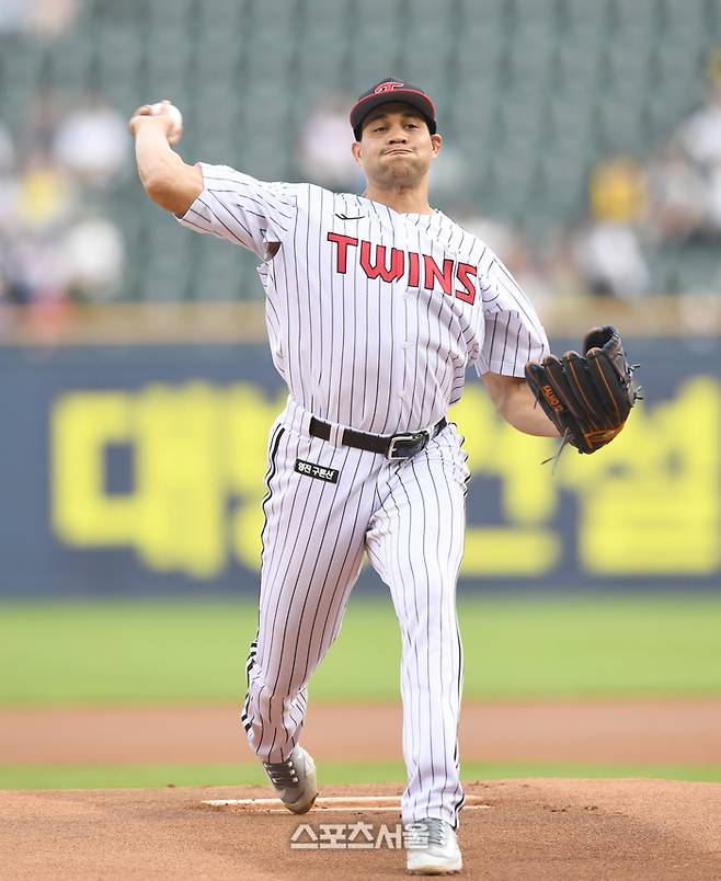 LG 선발투수 치리노스가 12일 잠실구장에서 열린 2025 KBO리그 SSG와 경기에서 역투하고 있다. 잠실 | 최승섭기자 thunder@sportsseoul.com