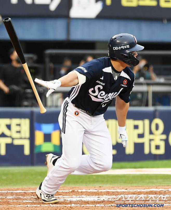 21일 잠실구장에서 열린 LG 트윈스와 두산 베어스의 경기. 6회초 1사 1,3루 두산 오명진이 적시타를 날리고 있다. 잠실=박재만 기자 pjm@sportschosun.com/2025.06.21/