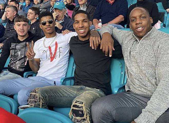 래시포드 에이전트인 형  드웨인 메이나드가 바르셀로나 경기장을 찾은 모습. 사진출처=SNS