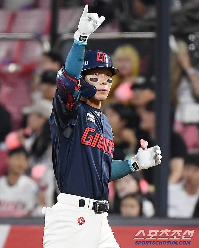 12일 수원 KT위즈파크에서 열린 롯데-KT전. 6회초 1사 장두성이 안타를 친 후 기뻐하고 있다. 수원=정재근 기자 cjg@sportschosun.com/2025.6.12/