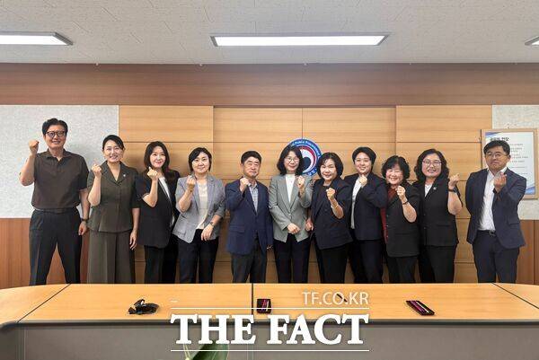 정학수 대전지방조달청장이 20일 한국여성경제인협회 세종지회 임원진과 차담회를 열고 지역 여성 기업 지원 방안에 대해 논의했다./대전지방조달청