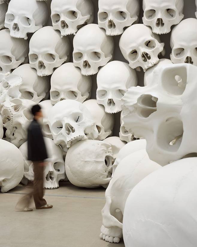 〈매스〉 ⓒ Ron Mueck ⓒ MMCA ⓒ Fondation Cartier / Photographer ⓒ Kiyong Nam