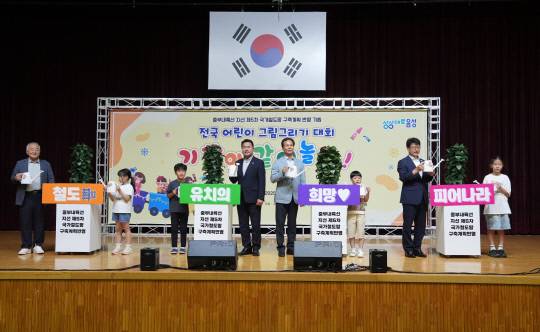 음성군이 주최한 '중부내륙선 지선 제5차 국가철도망 구축계획 반영 기원 전국 어린이 그림그리기 대회'가 지난 21일 음성실내체육관에서 개최됐다.    사진=음성군 제공