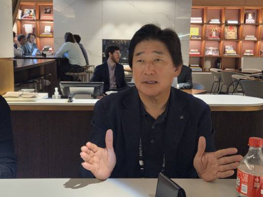 이상훈 에이비엘바이오 대표가 19일(현지시간) 미국 보스턴의 바이오 USA 행사장 인근에서 디지털타임스와 인터뷰하고 있다. 보스턴(미국)=강민성기자 kms@dt.co.kr