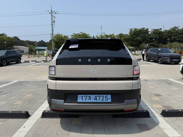 신형 넥쏘 후면부.