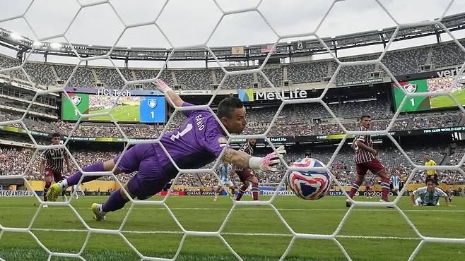 22일(한국시각) 2026 북중미월드컵 결승전 장소인 미국 뉴저지주 이스트러더퍼드 메트라이프스타디움에서 열린 2025 국제축구연맹 클럽월드컵 울산 에이치디(HD)와 플루미넨시 에프시(FC)의 경기에는 관중 2만9321명이 입장했다. 이스트러더퍼드/AP 연합뉴스