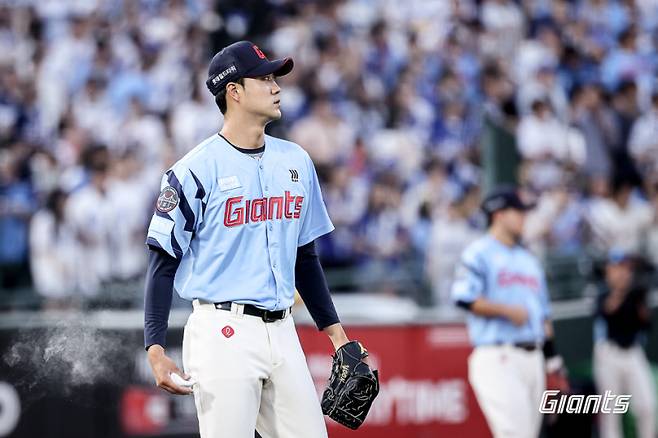 3-6, 3점 지고 있었던 7회 초 등판해 깔끔하게 1이닝을 막고 승리 투수가 된 윤성빈. 사진=롯데 자이언츠