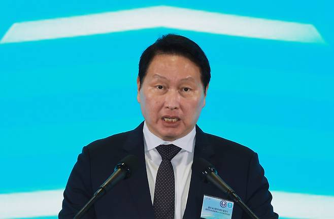 SK Group Chairman Chey Tae-won delivers a welcome speech at the inauguration ceremony of the Ulsan artificial Intelligence data center on Friday. (Joint Press Corps)