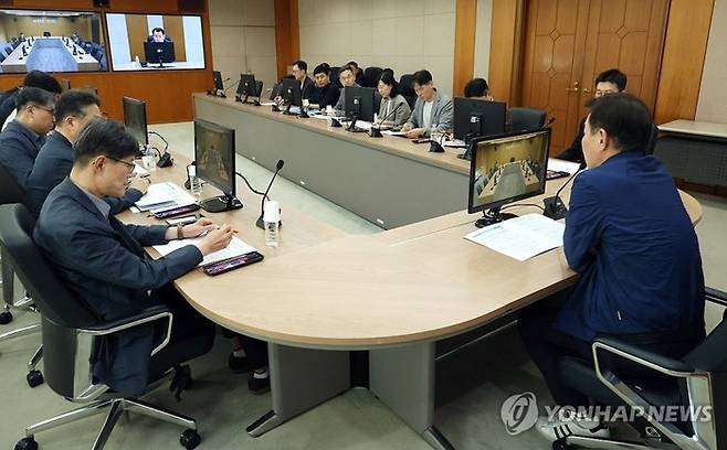 한국거래소 긴급 시장 점검회의 [사진출처=연합뉴스]