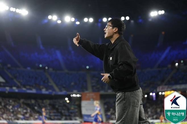 광주 FC 이정효 감독. 사진=한국프로축구연맹