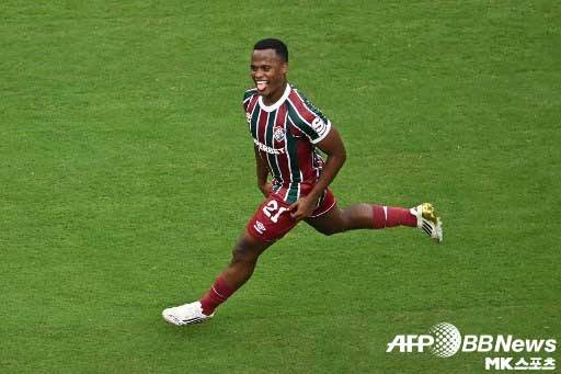 플루미넨세의 아리아스는 그림같은 프리킥 골을 보여줬다. 사진(美 이스트 러더포드)=ⓒAFPBBNews = News1