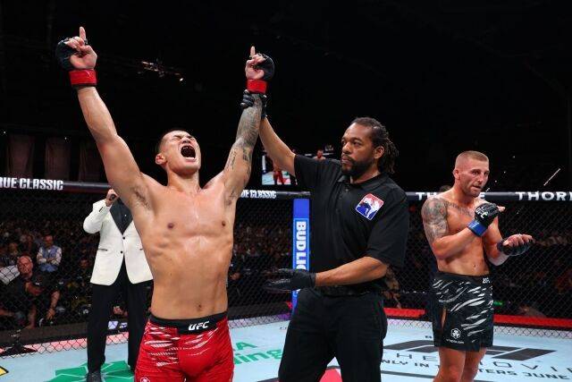 승리 후 환호하는 고석현(왼쪽). /UFC 제공