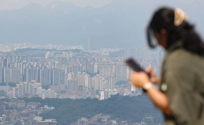 부동산 가격이 연일 상승하면서 부동산담보채권 상품에 투자자의 관심이 쏠리고 있다. [연합뉴스]