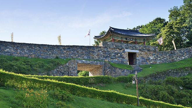 공주 공산성 금서루 성곽.