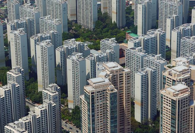 서울 송파구 롯데월드타워에서 바라본 아파트 단지 모습 [연합]