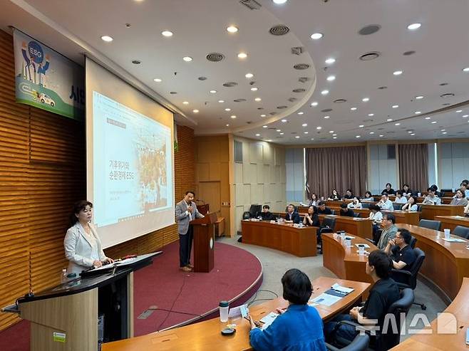 [시흥=뉴시스] '시민과 함께하는 자원순환 ESG 교육' 현장. (사진=시흥시 제공).2025.06.22. photo@newsis.com