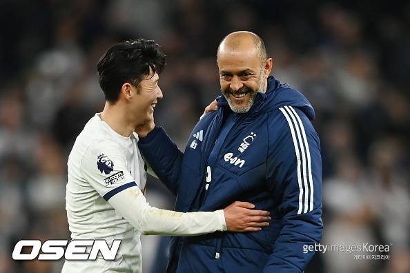 [사진] 손흥민과 누누 에스피리투 산투 감독 ⓒGettyimages(무단전재 및 재배포 금지)