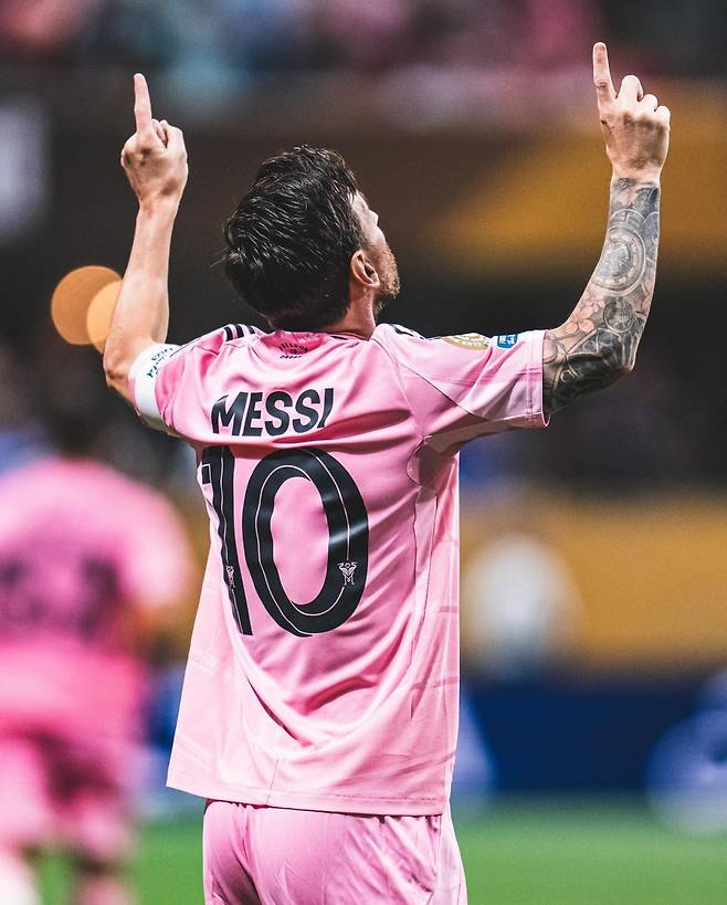 이탈리아 축구 전문 기자 니콜로 스키라에 따르면, 메시와 인터 마이애미는 2026년 12월까지 계약 연장을 두고 막바지 조율 중이다. 사진출처|인터 마이애미 페이스북